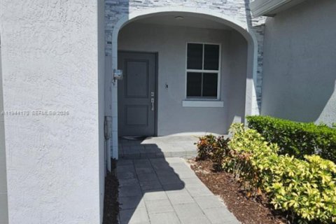 Townhouse in Homestead, Florida 3 bedrooms, 133.97 sq.m. № 2000901 - photo 3