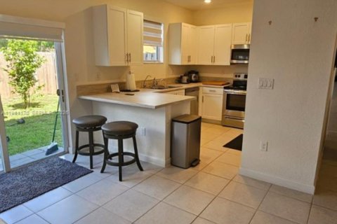 Townhouse in Homestead, Florida 3 bedrooms, 133.97 sq.m. № 2000901 - photo 12