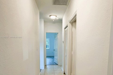 Casa en venta en Miami, Florida, 4 dormitorios, 151.71 m2 № 1983999 - foto 22