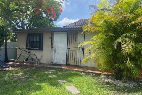 House in Miami, Florida 4 bedrooms, 165.74 sq.m. № 1766735 - photo 9