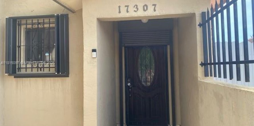 House in Miami, Florida 4 bedrooms, 165.74 sq.m. № 1766735