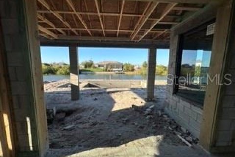 House in Cape Coral, Florida 4 bedrooms, 179.39 sq.m. № 1535459 - photo 3