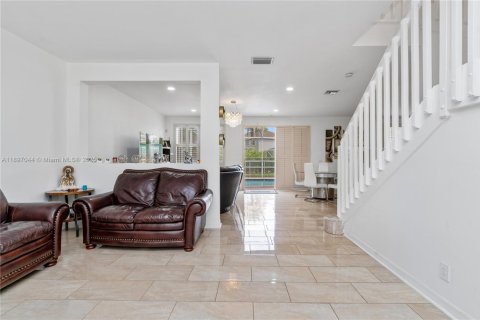 Купить виллу или дом в Уэстон, Флорида 5 спален, 240.8м2, № 1948502 - фото 14