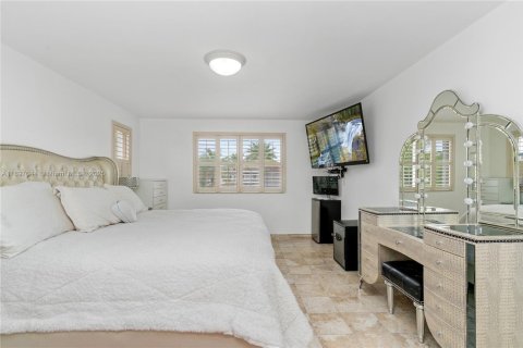 Купить виллу или дом в Уэстон, Флорида 5 спален, 240.8м2, № 1948502 - фото 20