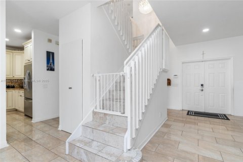 Купить виллу или дом в Уэстон, Флорида 5 спален, 240.8м2, № 1948502 - фото 15