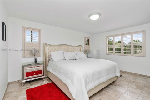 Купить виллу или дом в Уэстон, Флорида 5 спален, 240.8м2, № 1948502 - фото 19