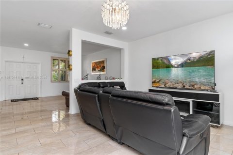 Купить виллу или дом в Уэстон, Флорида 5 спален, 240.8м2, № 1948502 - фото 16