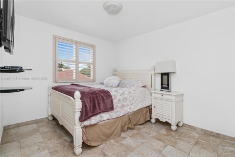 Купить виллу или дом в Уэстон, Флорида 5 спален, 240.8м2, № 1948502 - фото 29