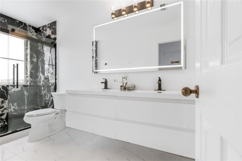 Купить виллу или дом в Уэстон, Флорида 5 спален, 240.8м2, № 1948502 - фото 22