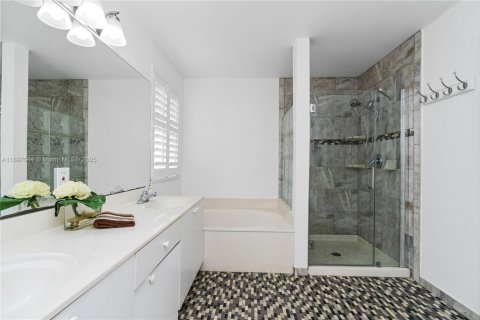 Купить виллу или дом в Уэстон, Флорида 5 спален, 240.8м2, № 1948502 - фото 27