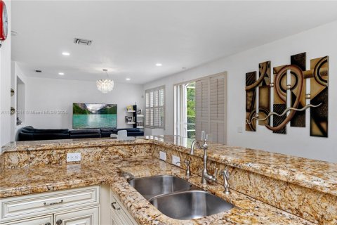 Купить виллу или дом в Уэстон, Флорида 5 спален, 240.8м2, № 1948502 - фото 7