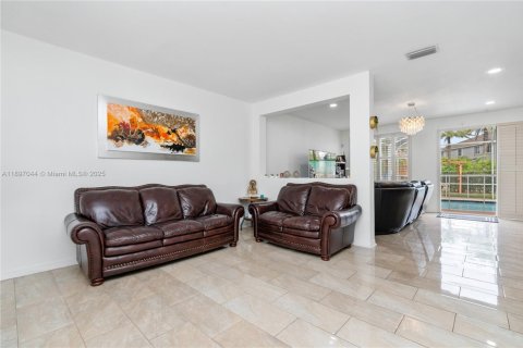 Купить виллу или дом в Уэстон, Флорида 5 спален, 240.8м2, № 1948502 - фото 12