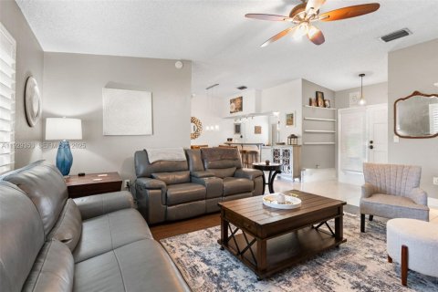 Casa en venta en Miami, Florida, 3 dormitorios, 164.53 m2 № 1993432 - foto 6