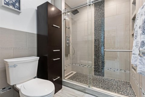 Casa en venta en Miami, Florida, 3 dormitorios, 164.53 m2 № 1993432 - foto 10