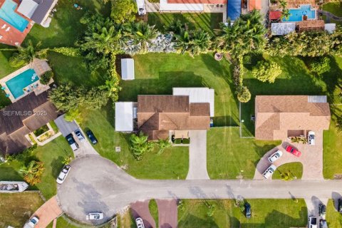 Casa en venta en Miami, Florida, 3 dormitorios, 164.53 m2 № 1993432 - foto 25