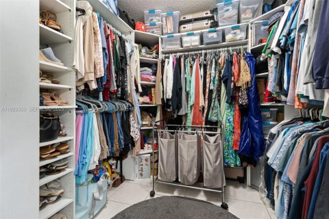 Casa en venta en Miami, Florida, 3 dormitorios, 164.53 m2 № 1993432 - foto 11