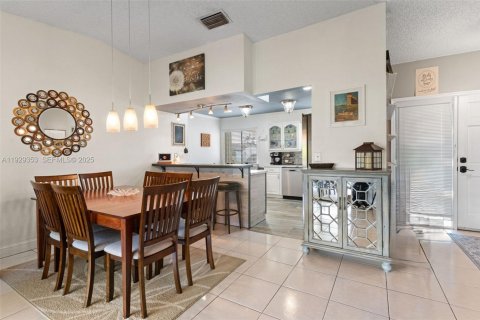 Casa en venta en Miami, Florida, 3 dormitorios, 164.53 m2 № 1993432 - foto 5