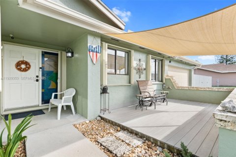 Casa en venta en Miami, Florida, 3 dormitorios, 164.53 m2 № 1993432 - foto 2