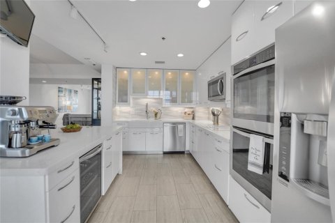 Copropriété à vendre à Pompano Beach, Floride: 2 chambres, 226.68 m2 № 2082239 - photo 21