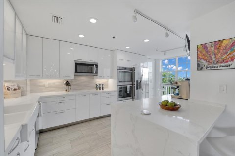 Copropriété à vendre à Pompano Beach, Floride: 2 chambres, 226.68 m2 № 2082239 - photo 14