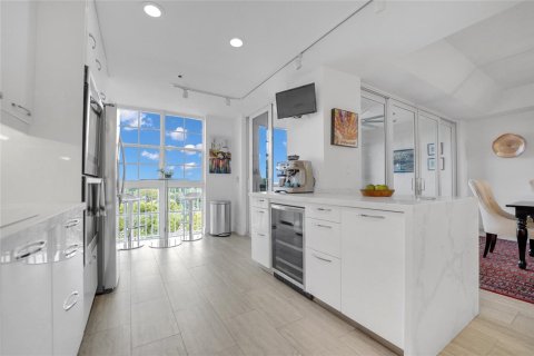 Copropriété à vendre à Pompano Beach, Floride: 2 chambres, 226.68 m2 № 2082239 - photo 17