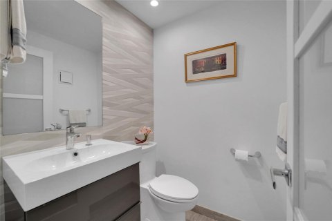 Copropriété à vendre à Pompano Beach, Floride: 2 chambres, 226.68 m2 № 2082239 - photo 4