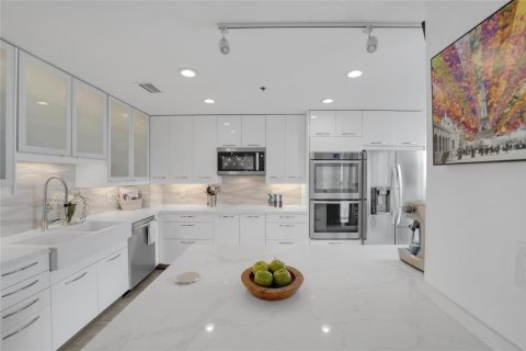 Copropriété à vendre à Pompano Beach, Floride: 2 chambres, 226.68 m2 № 2082239 - photo 12