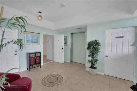 Copropriété à vendre à Pompano Beach, Floride: 2 chambres, 226.68 m2 № 2082239 - photo 2