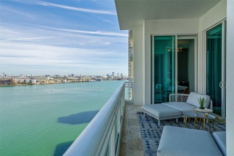 Condo in Miami, Florida, 2 bedrooms  № 1860790 - photo 14