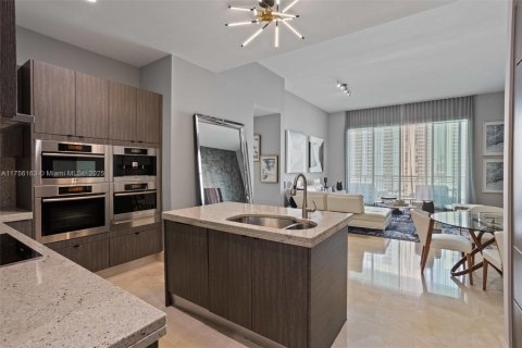 Condo in Miami, Florida, 2 bedrooms  № 1860790 - photo 12