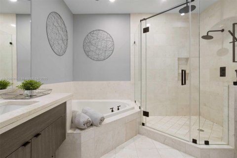 Condo in Miami, Florida, 2 bedrooms  № 1860790 - photo 25