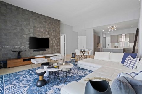 Condo in Miami, Florida, 2 bedrooms  № 1860790 - photo 15