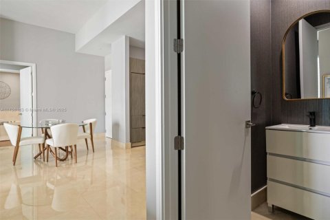Condo in Miami, Florida, 2 bedrooms  № 1860790 - photo 29
