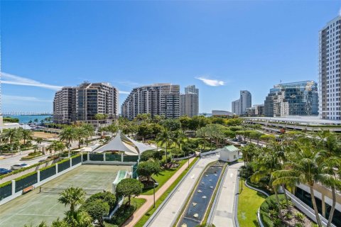 Condo in Miami, Florida, 2 bedrooms  № 1860790 - photo 2