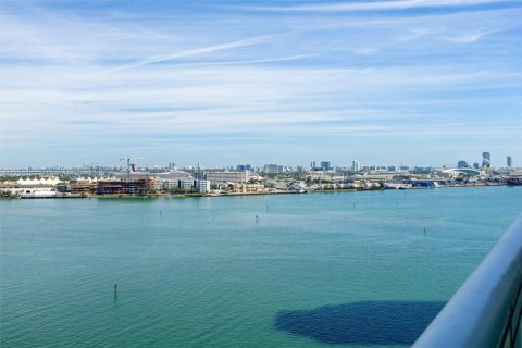 Condo in Miami, Florida, 2 bedrooms  № 1860790 - photo 24