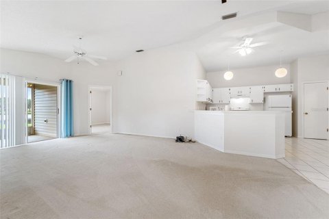 House in Sun City Center, Florida 2 bedrooms, 116.03 sq.m. № 1914175 - photo 8