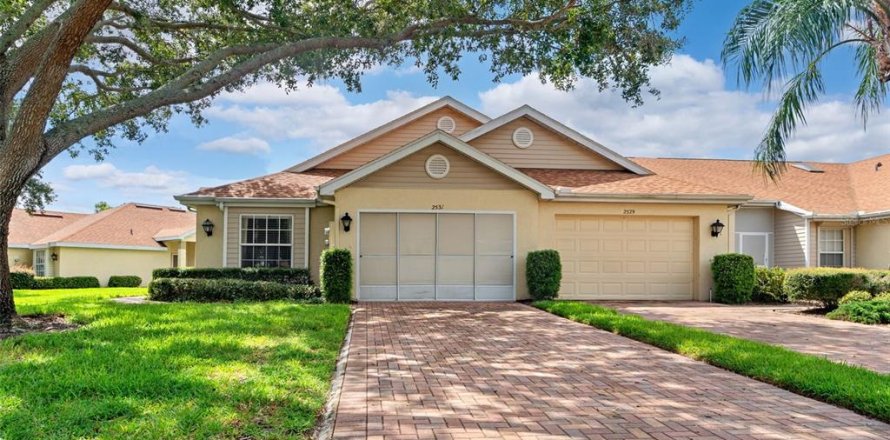 House in Sun City Center, Florida 2 bedrooms, 116.03 sq.m. № 1914175