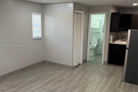 Снять в аренду виллу или дом в Майами, Флорида 162.21м2, № 1956246 - фото 2