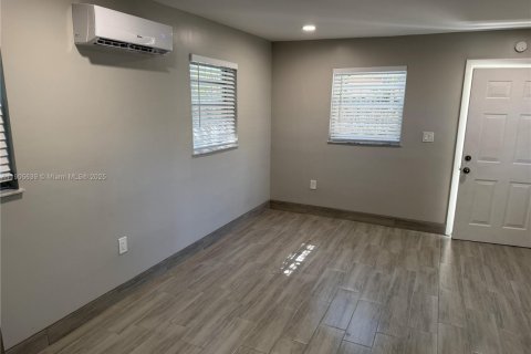 Снять в аренду виллу или дом в Майами, Флорида 162.21м2, № 1956246 - фото 10