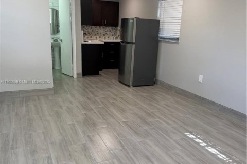 Снять в аренду виллу или дом в Майами, Флорида 162.21м2, № 1956246 - фото 1