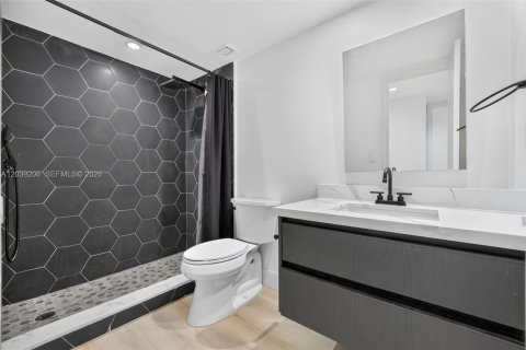 Condo in North Miami, Florida, 2 bedrooms  № 2089559 - photo 13