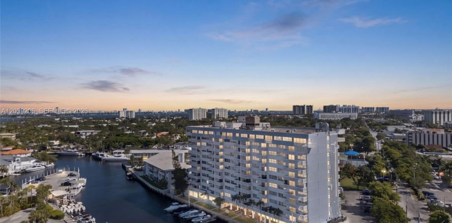 Condo in North Miami, Florida, 2 bedrooms  № 2089559