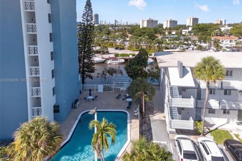 Condo in North Miami, Florida, 2 bedrooms  № 2089559 - photo 30