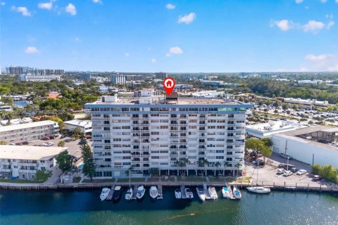 Condo in North Miami, Florida, 2 bedrooms  № 2089559 - photo 24