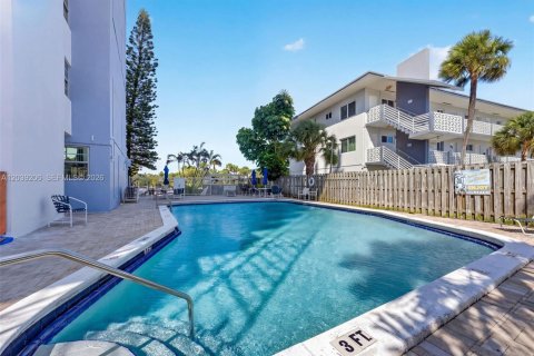 Condo in North Miami, Florida, 2 bedrooms  № 2089559 - photo 29