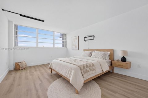 Condo in North Miami, Florida, 2 bedrooms  № 2089559 - photo 15