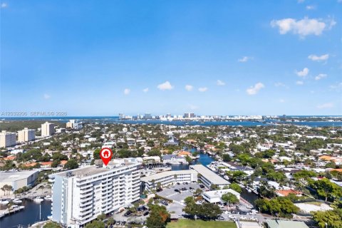 Condo in North Miami, Florida, 2 bedrooms  № 2089559 - photo 23