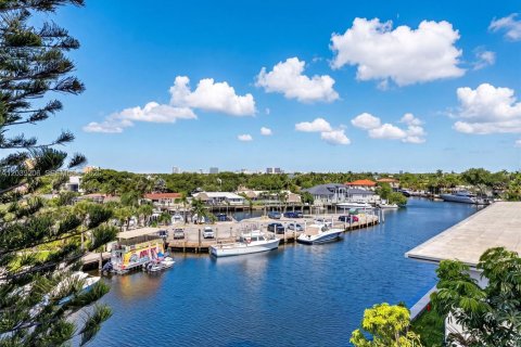 Condo in North Miami, Florida, 2 bedrooms  № 2089559 - photo 27