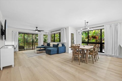Condo in Palm Beach Gardens, Florida, 2 bedrooms № 2264972 - photo 2