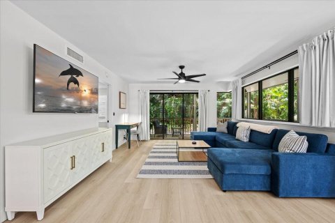 Condo in Palm Beach Gardens, Florida, 2 bedrooms № 2264972 - photo 3